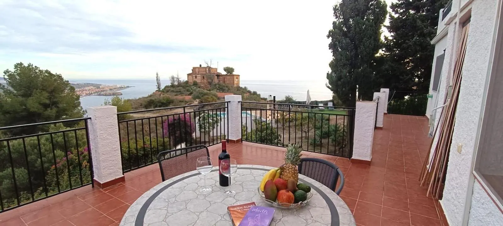 Villa La Torrecica, Con Caracter Andaluz Y Magnificas Vistas Al Mar Y Sierra Nevada Salobreña